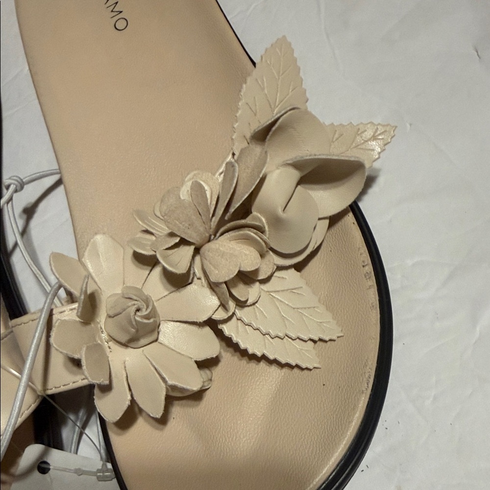 Andean Women's beige Floral Slide Sandals with Extra-Foam Comfort - Picture 6 of 7